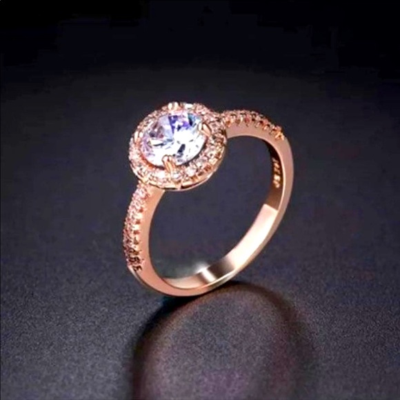 Center of My Universe Round Halo Ring - Picture 6 of 12